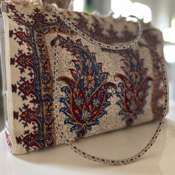 Elegant Cream and Blue Patterned Women's Bag - Picture 4 of 7
